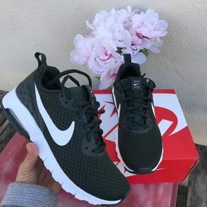 NIKE WOMENS AUTHENTIC AIR MAX Sz 8 No box- worn once